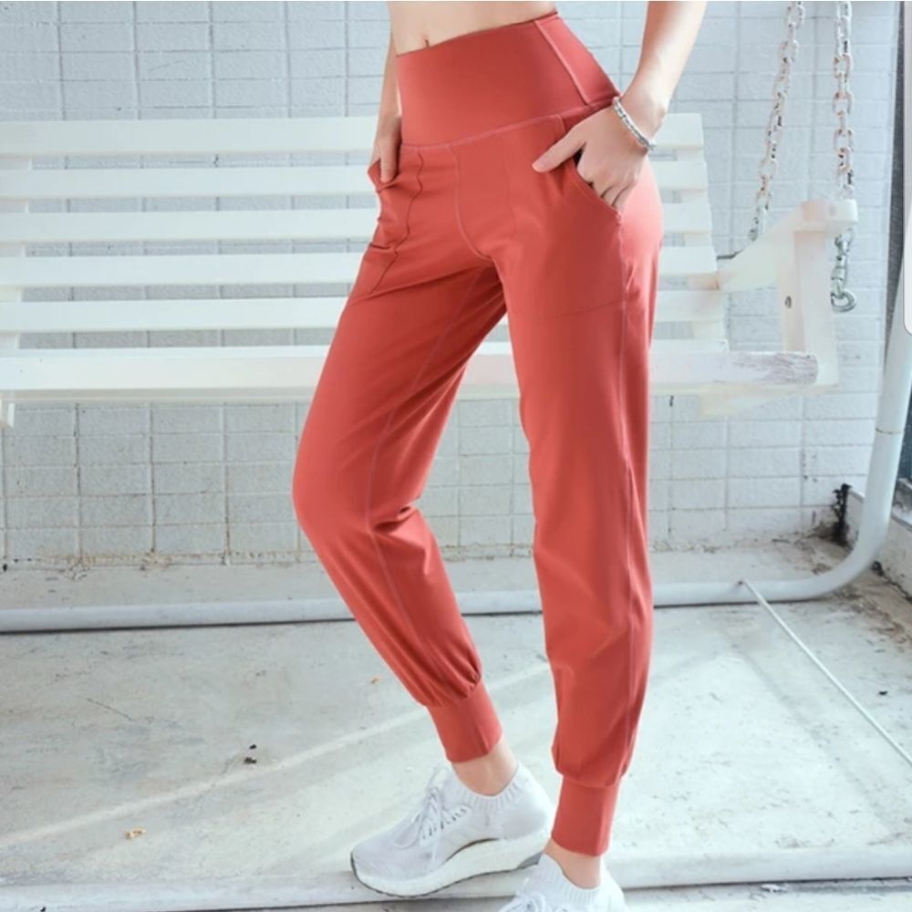 🔹️Rust Lightweight Cuffed Leg Pants Size 4/27